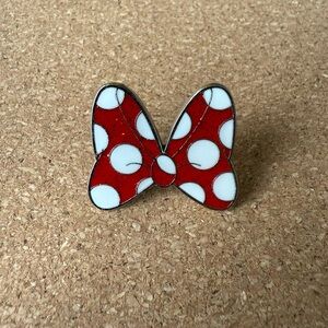 Disney parks Minnie mouse bow pin